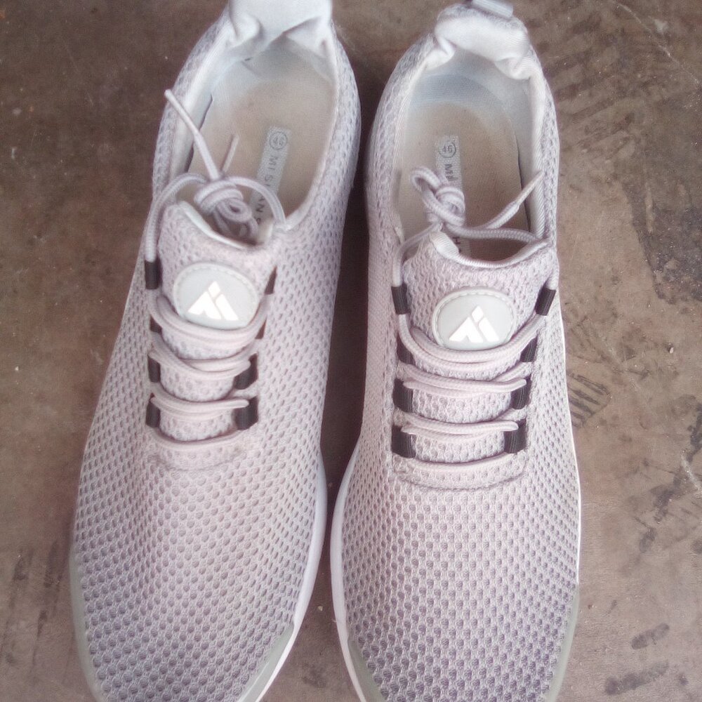 Barely Used Mishansha Men's Sneakers Gray Size 13